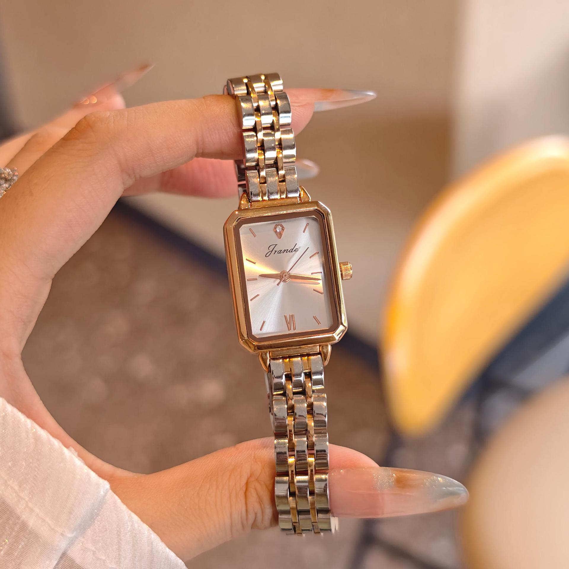 https://cf.cjdropshipping.com/quick/product/12b9886a-8f45-4f81-b45b-7ea4feebe2b7.jpg