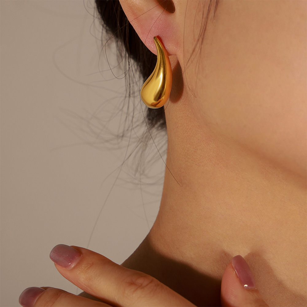 Simplified Titanium Steel Gold-plated Geometric Comma Shaped Earrings