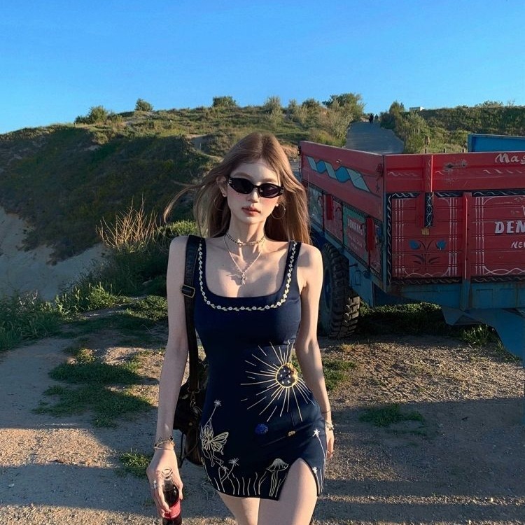 Retro Printed Waist-controlled Slimming Slit Hip Spaghetti Straps Dress