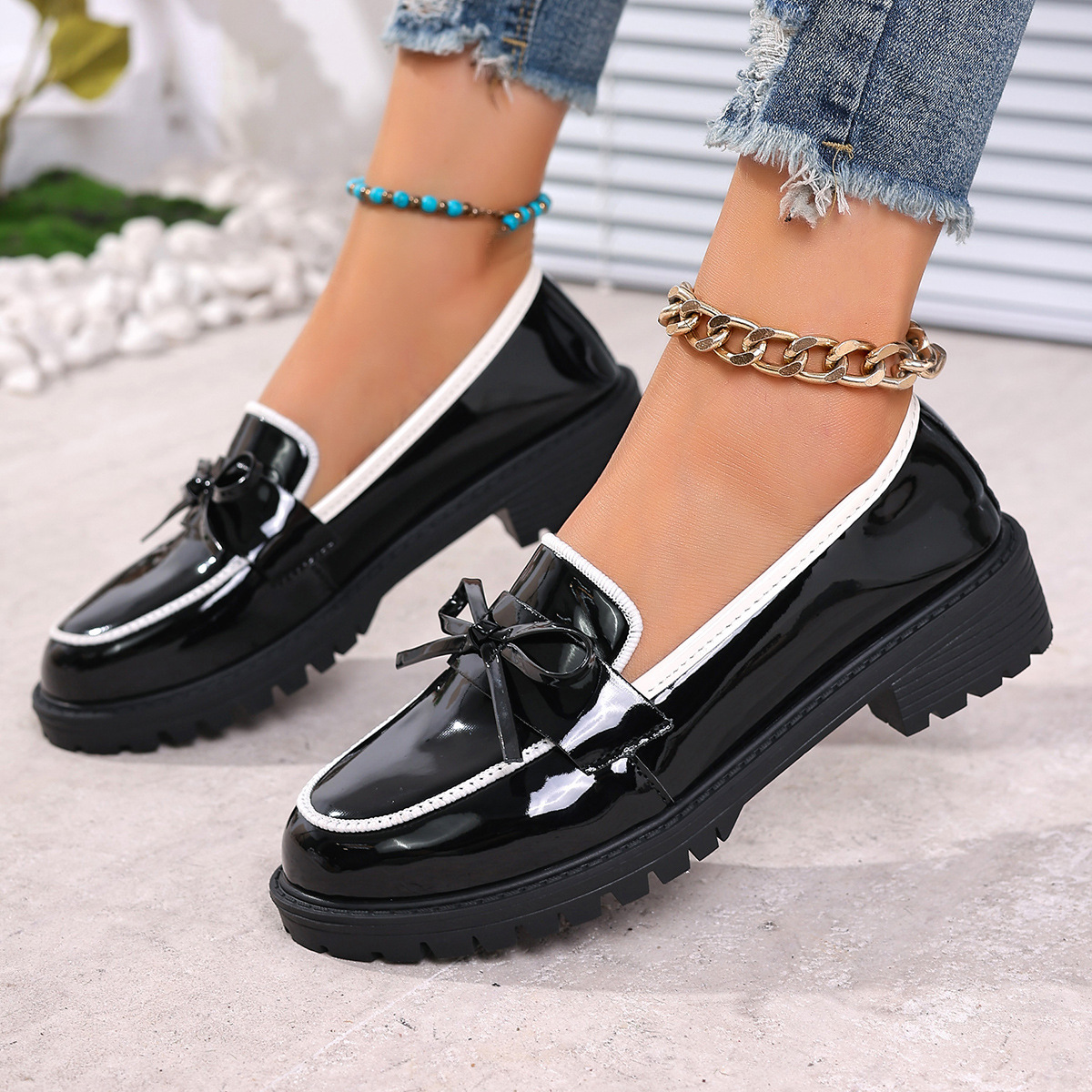 Shiny Low-heeled Casual Womens Shoes With A Bow