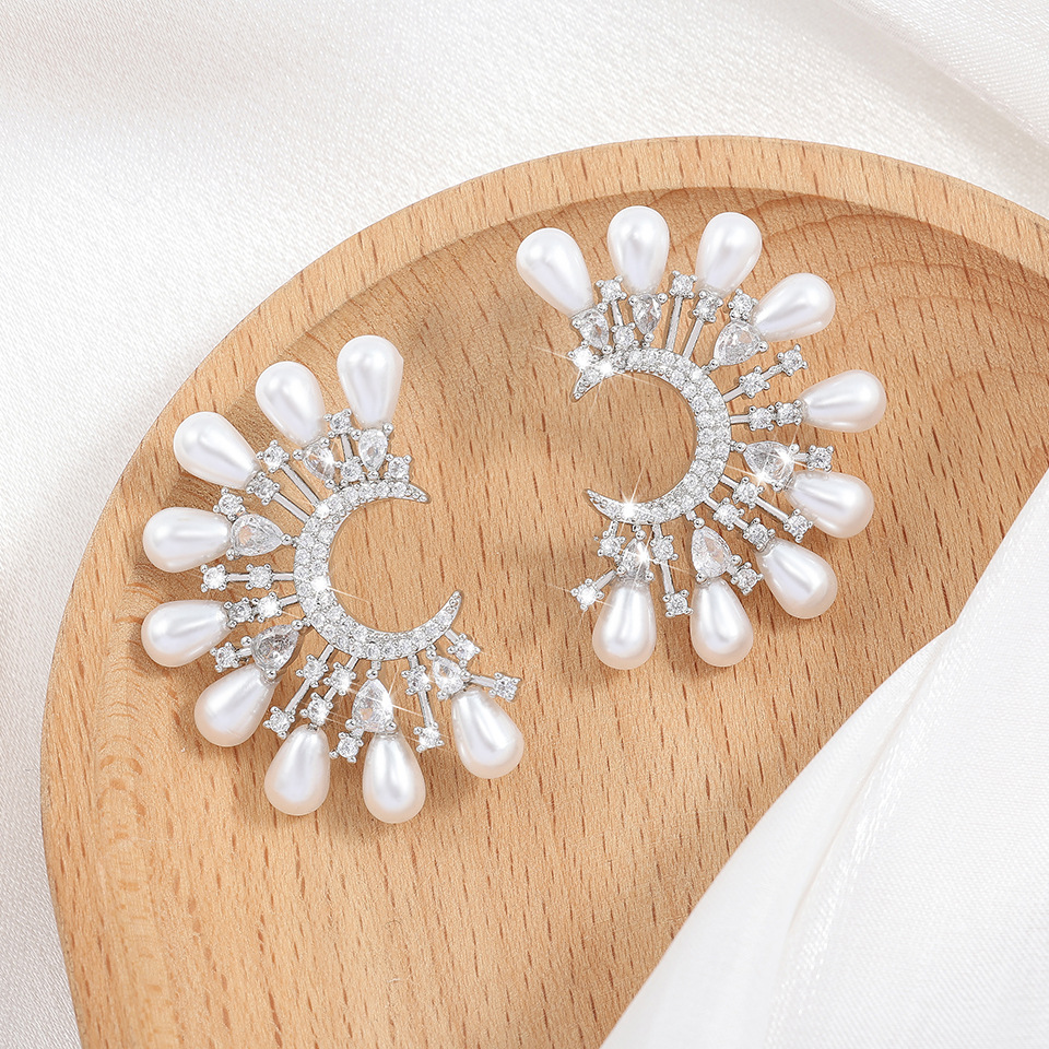 Moon Pearl Zircon Women's Simple Exquisite Special-interest Design High-grade Earrings - Jewelry & Watches