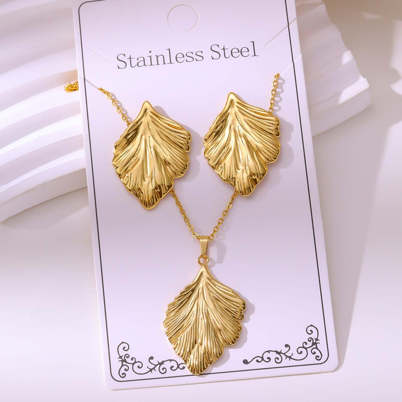 Oil-pressure Set Vintage Palace-style Stud Earrings And Necklace Non-fading Stainless Steel Gold-plated Jewelry