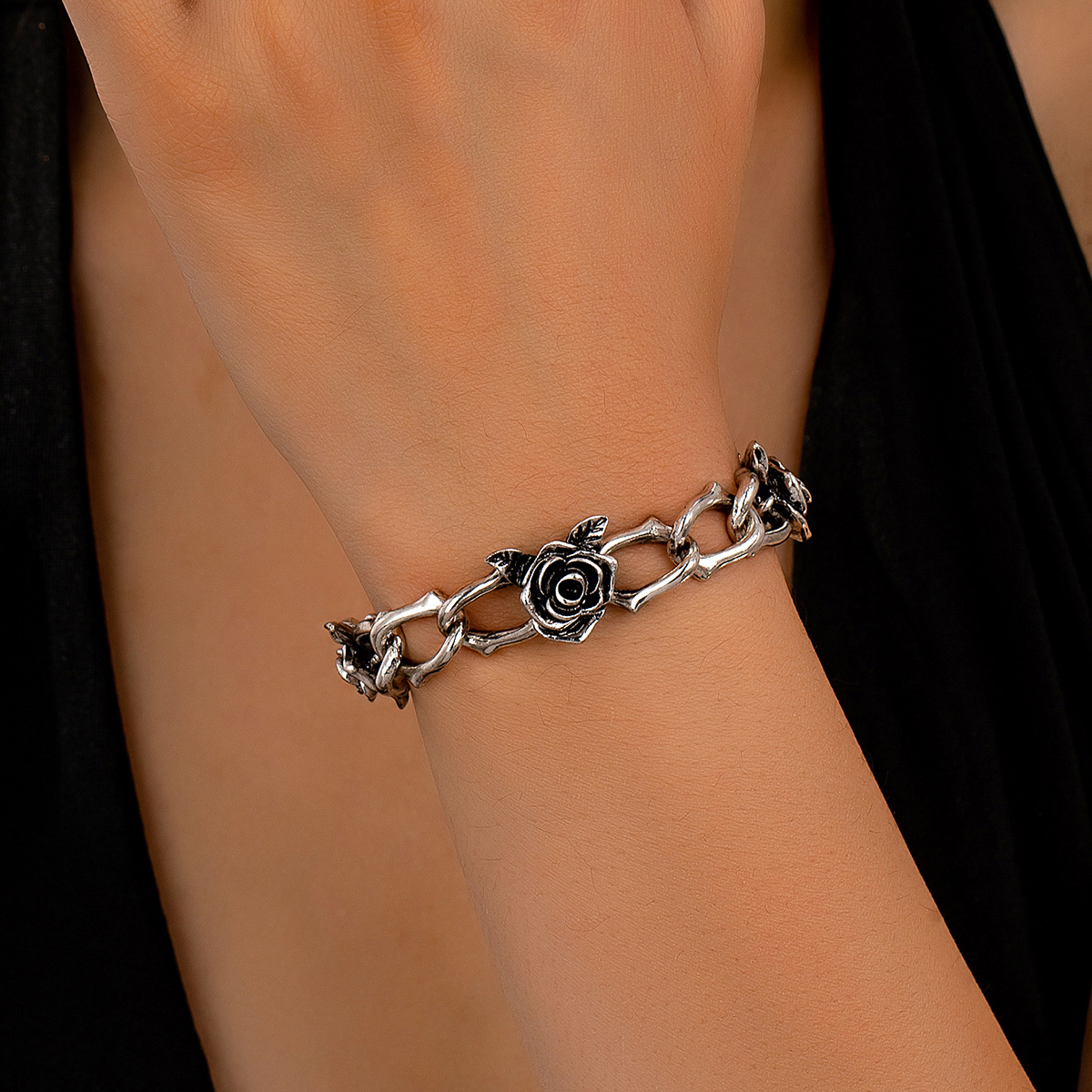 Retro-style Fashionable Rose-shaped Personalized Bracelet