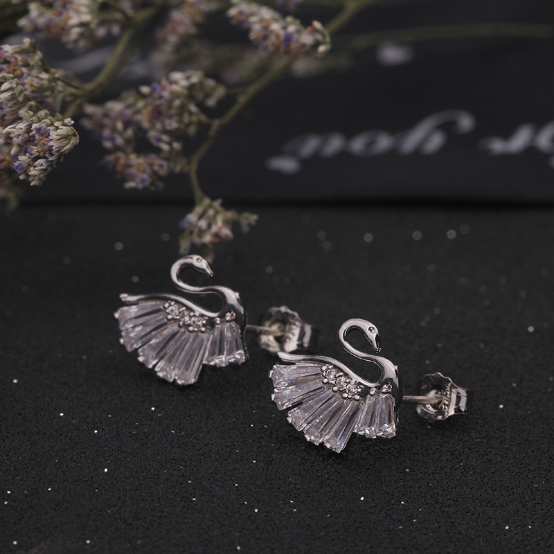Japanese And Korean-style Fresh Small Ear Studs