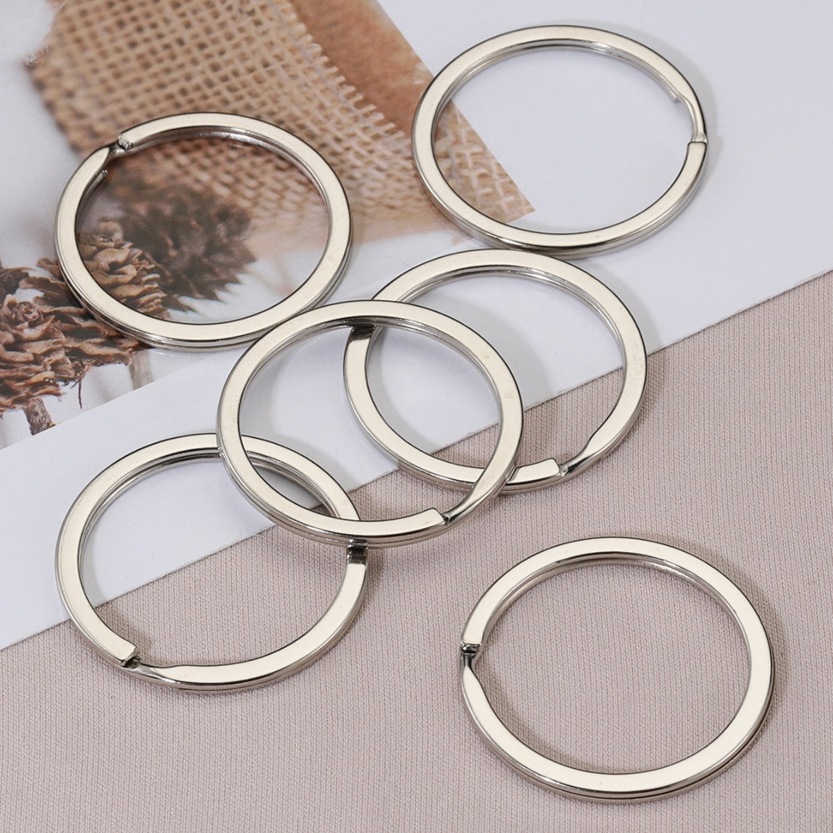 Factory-direct Flat Key Small Medium And Large Sizes Flat Key Ring With Chain