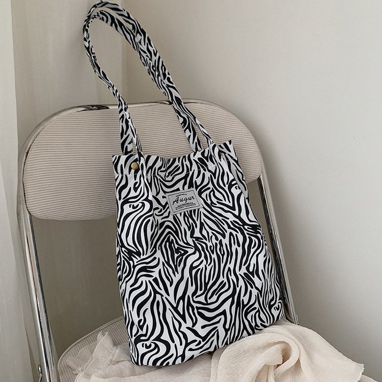 https://cf.cjdropshipping.com/quick/product/1426e9eb-19f1-4239-89a6-77d6bc2ae96d.jpg
