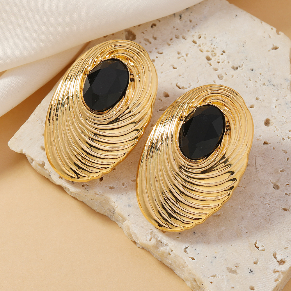 Women's Vintage Court Style Cocoon-shaped Oval Earrings