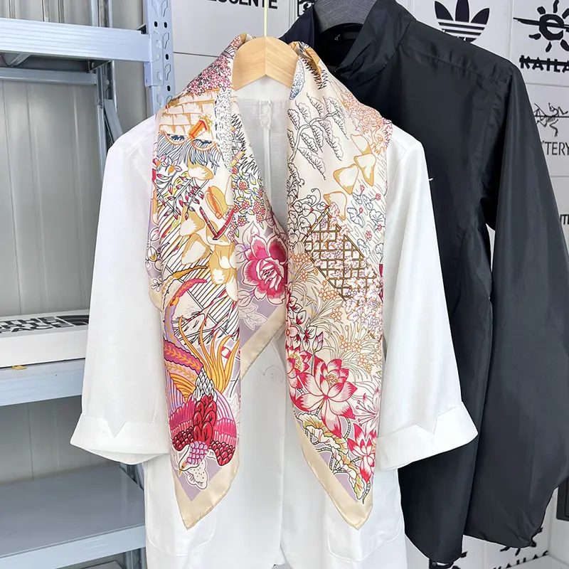 Retro-style Fashionable Printed Square Scarf