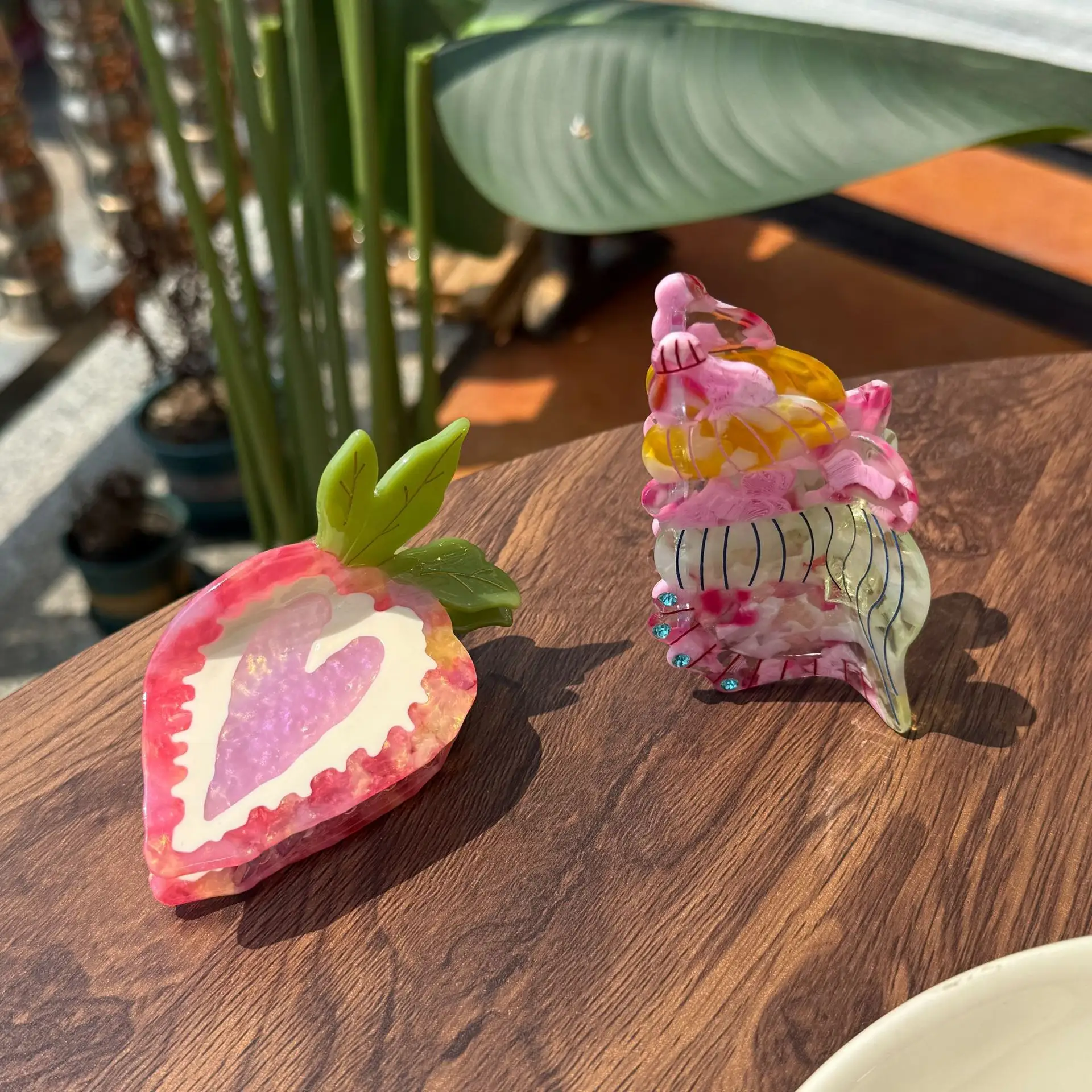 Strawberry Love Acetate Grip Conch Spot Drill
