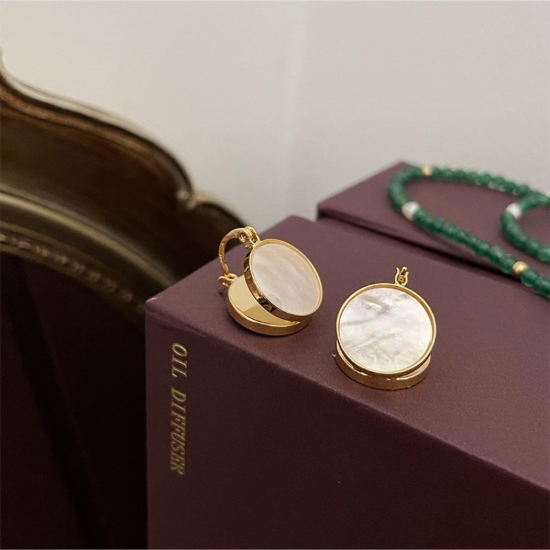 Women's Fashion Shell Round Ear Clip