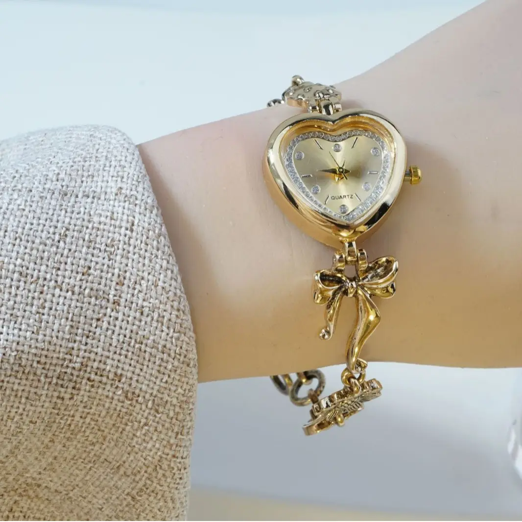 Retro Heart-shaped Bracelet Watch