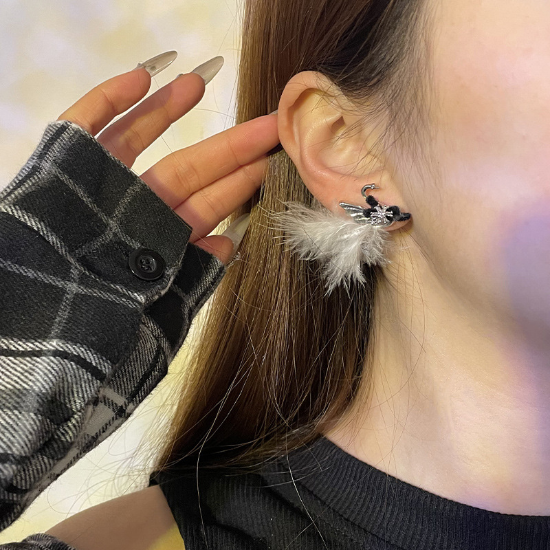 Swan Feather Snowflake Ear Stud Female Autumn And Winter