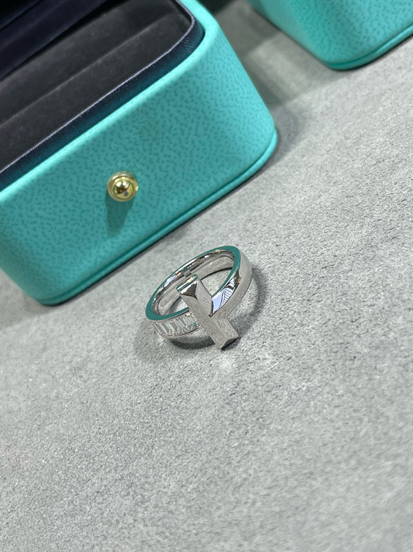 V Gold Wide Square Diamond Ring