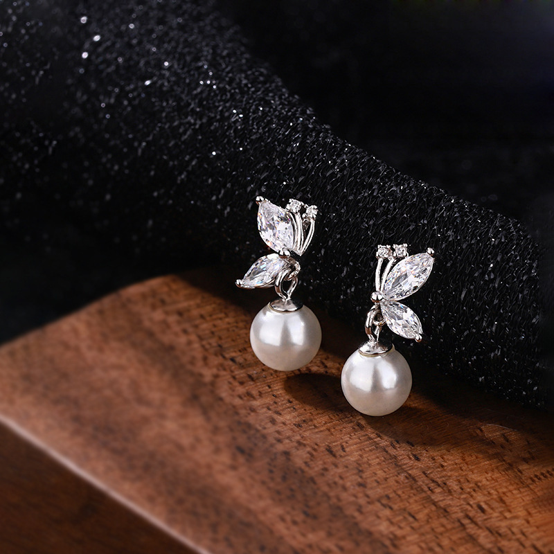 Light Luxury High-grade Rhinestone Butterfly Pearl Earrings