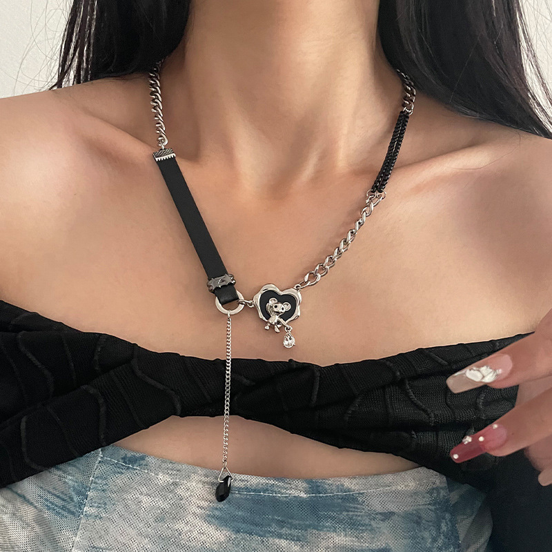 Special-interest Design Bear Love Necklace
