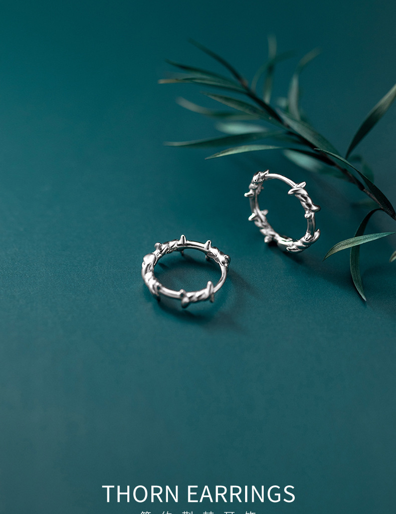 Simple and irregular woven wrapped ear buckle