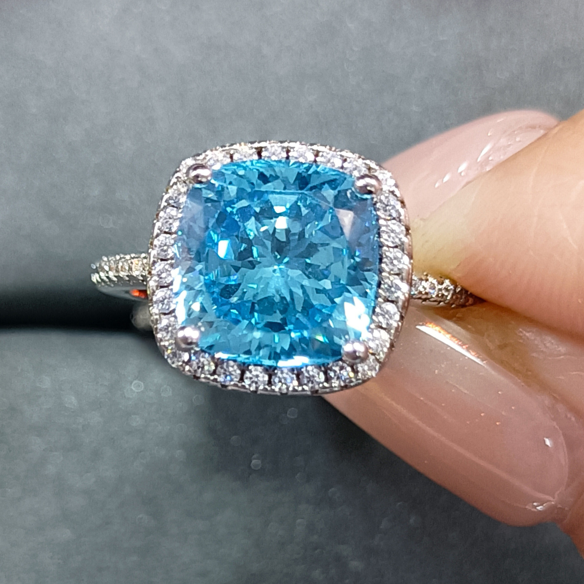 https://cf.cjdropshipping.com/quick/product/163c7811-8596-432a-91b5-041713d0e0ef.jpg