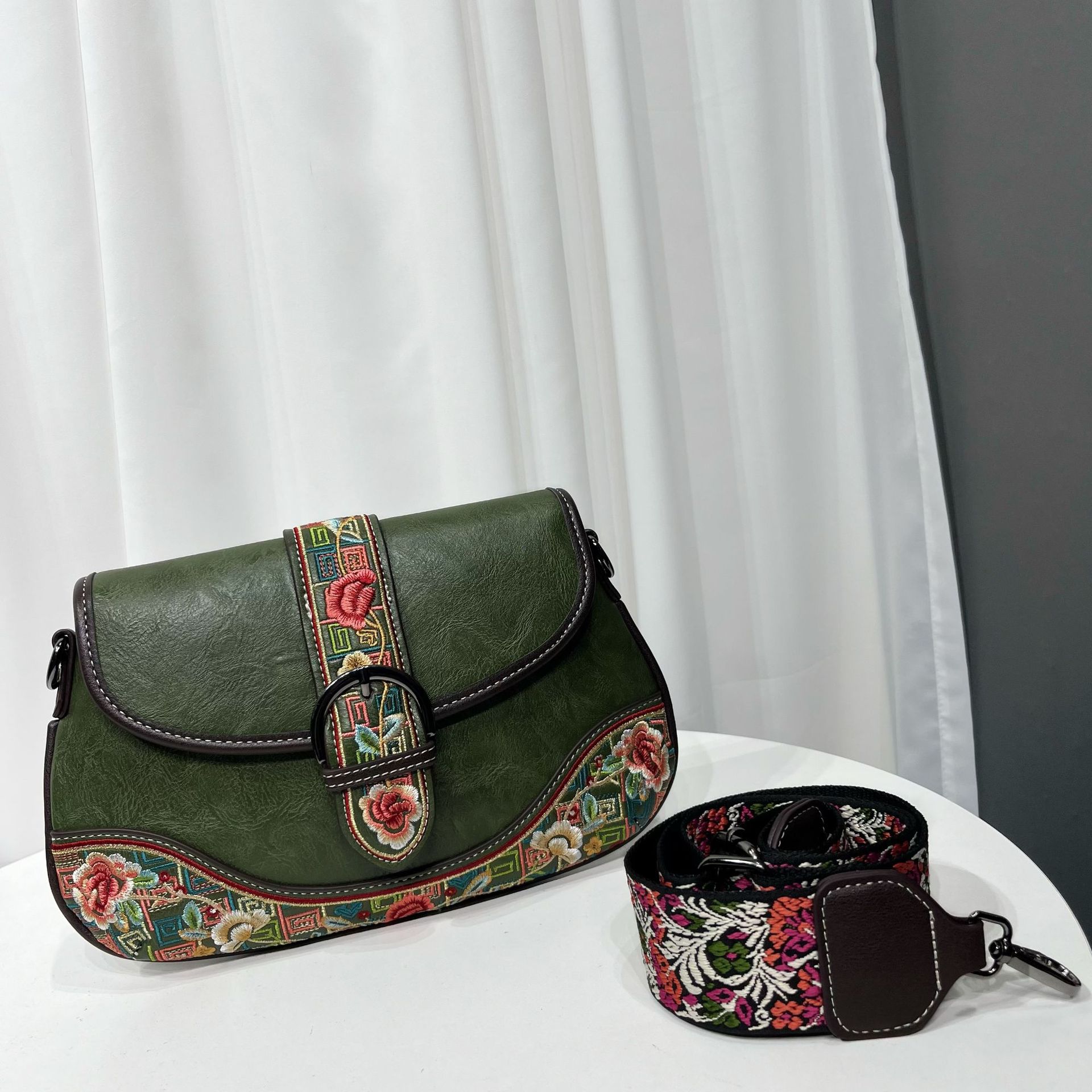 Retro Chinese-style Embroidered Crossbody Bag For Women