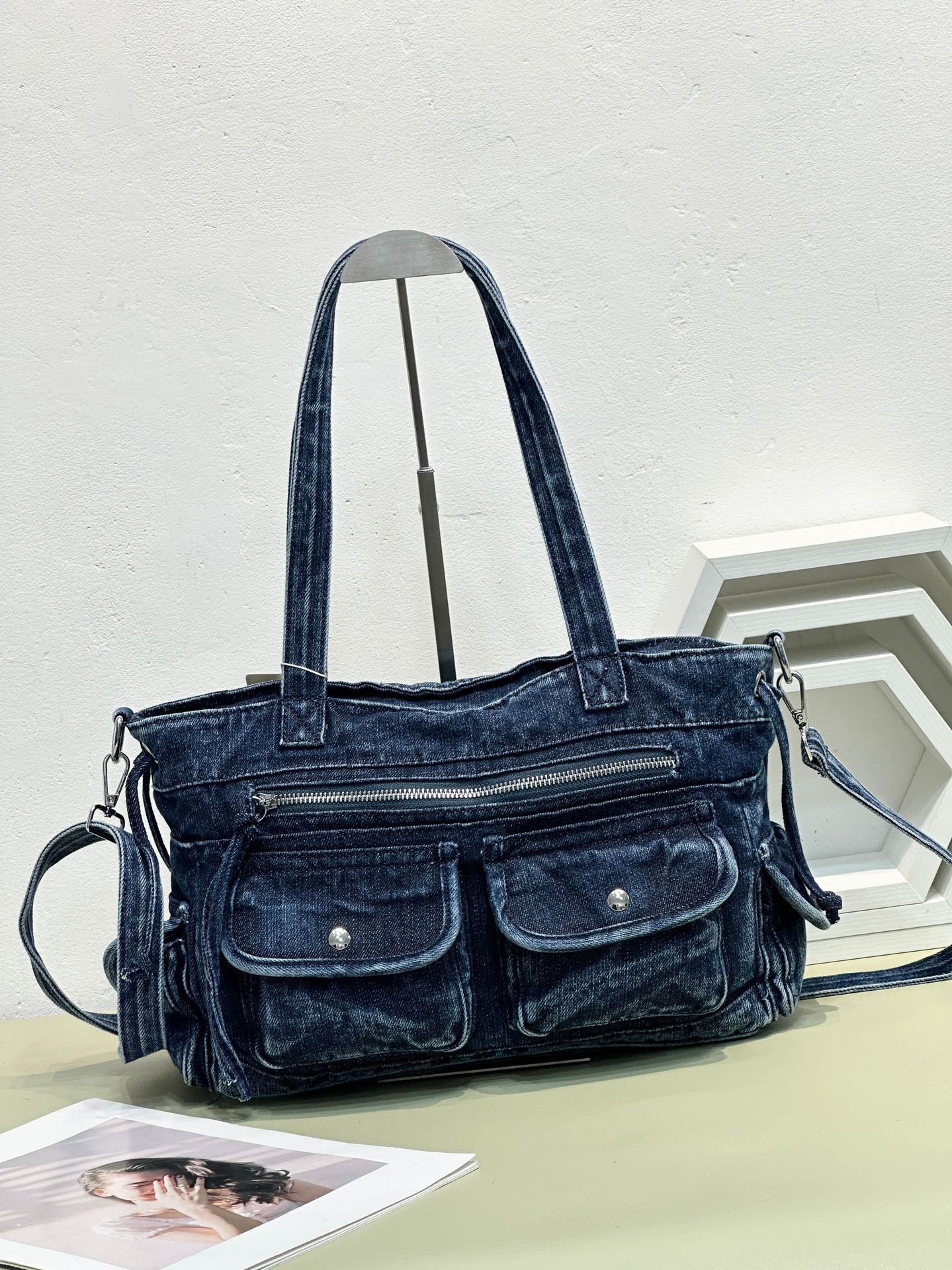 https://cf.cjdropshipping.com/quick/product/165f10a3-c0f0-4d1c-882b-cb30e6f28448.jpg