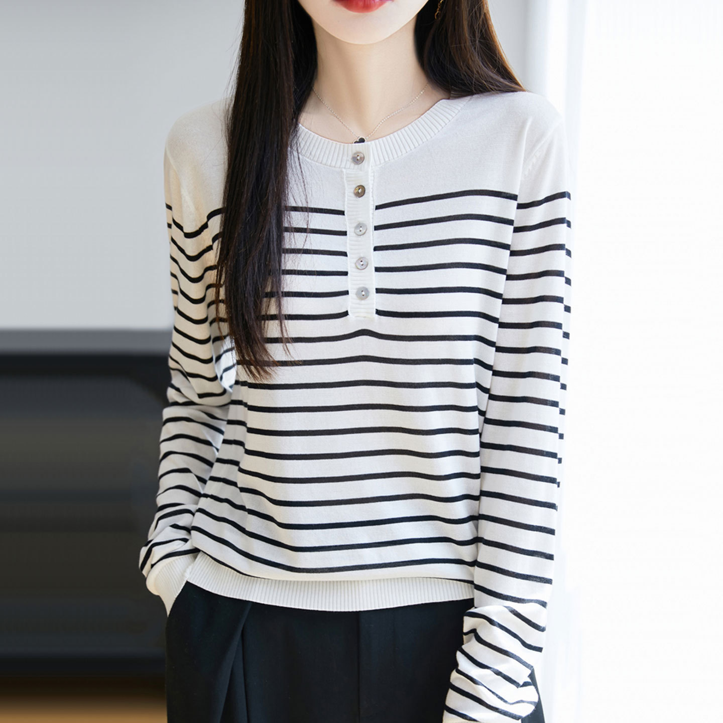 Womens Crew-Neck Striped Long-Sleeve Knitted Sweater