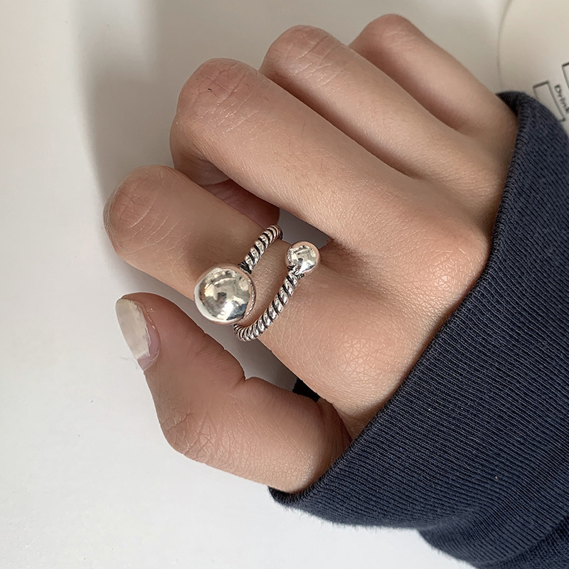 Vintage Chain Ball Index Finger Weaving Hollow Ring For Women