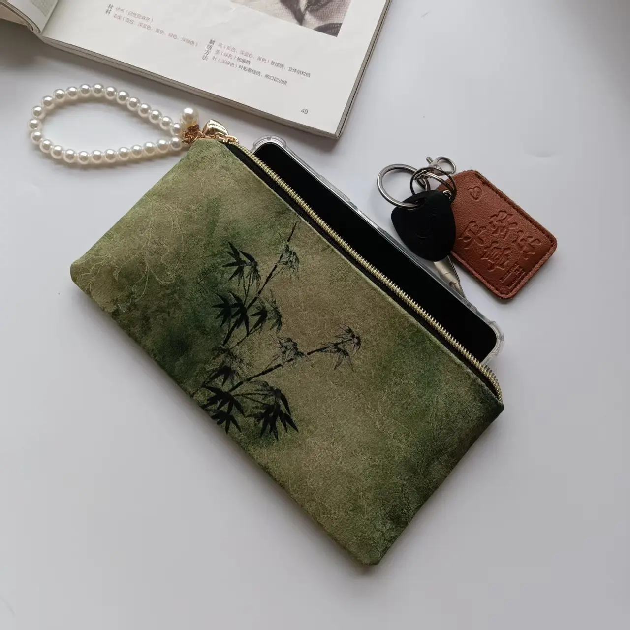 Vintage-style Cheongsam Evening Clutch In Xiangyun Silk