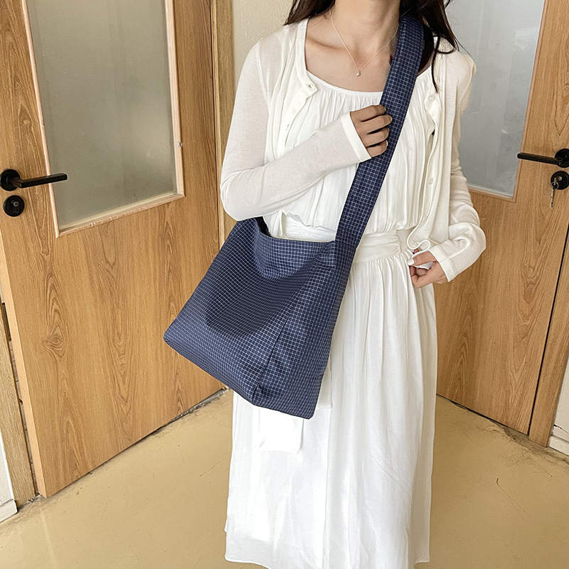 Nylon Single-Strap Shoulder Bag, picture 2 of 7