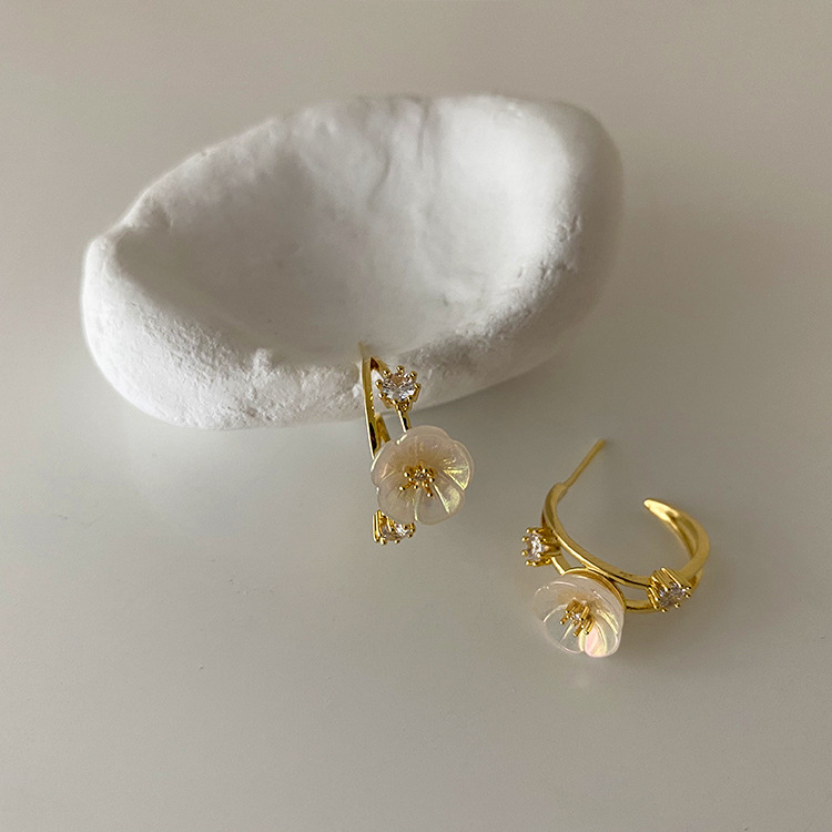 Women's Fashion French Vintage Zircon Pearl Flower Earrings