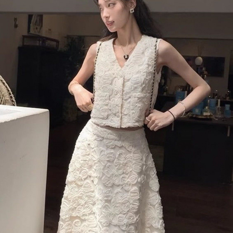 Fushan Tea Flower Vest Short And Long Skirt French Style Temperament Design Sense Suit Top - Shop at LoveMi