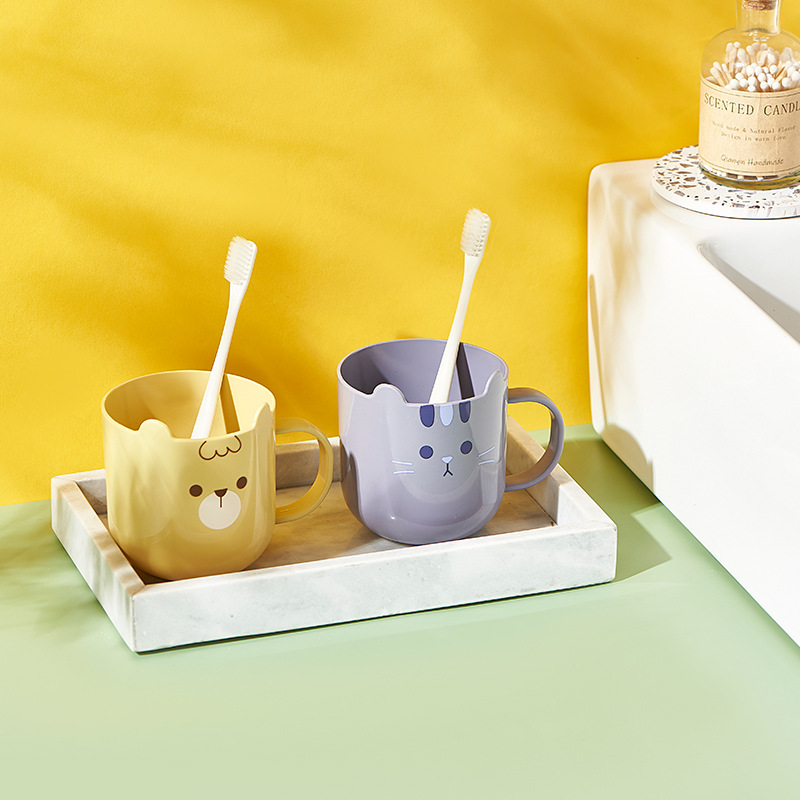 Plastic Cute Bear Pattern Tooth Cup