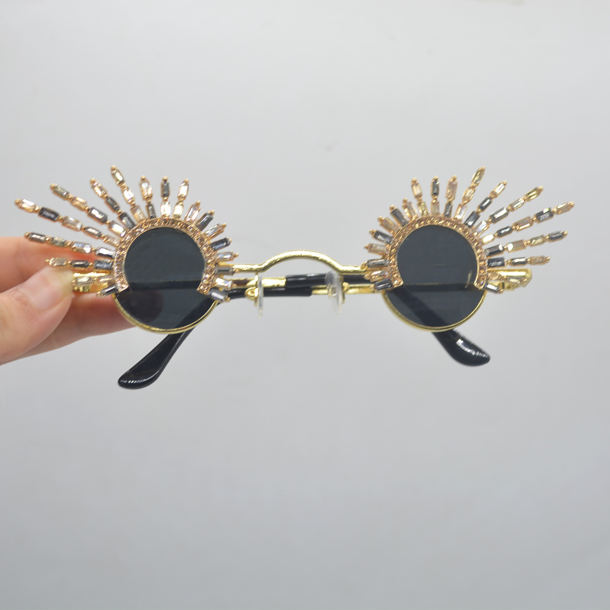 Title 2, Retro Design Irregular Tassel Sunglasses