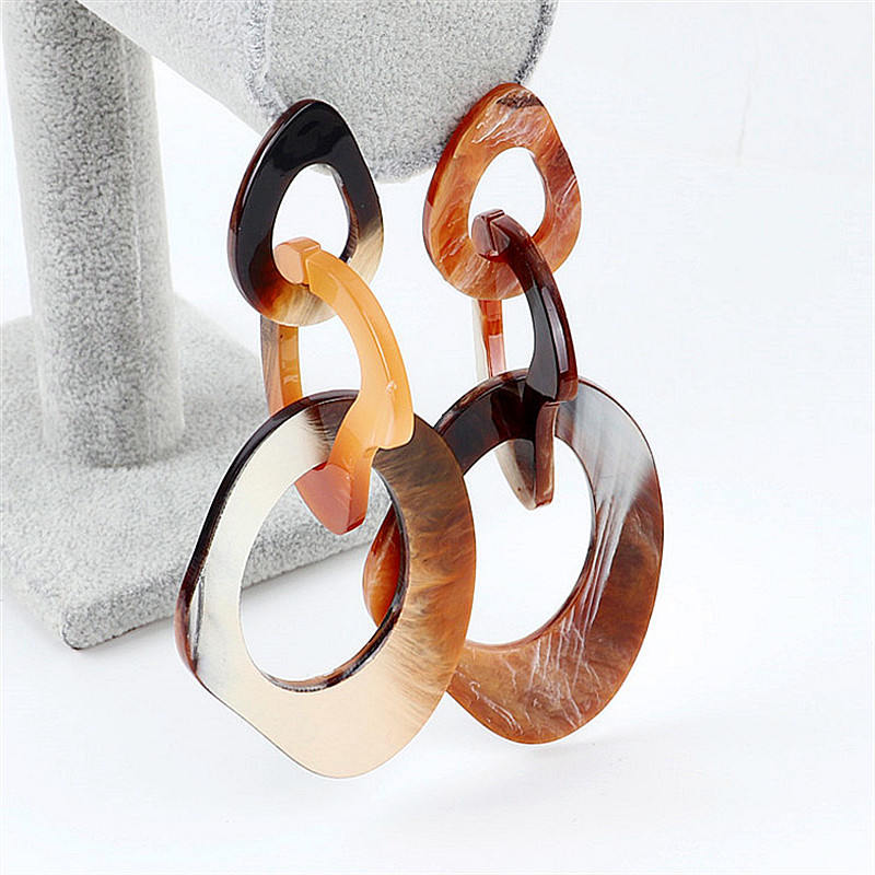 Popular Simplicity Personalized Earrings Trendy Wild Temperament Super Model Acrylic Cow Role Earrings