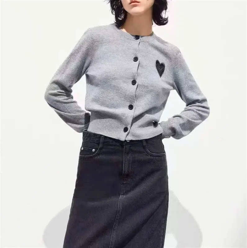 French Style Temperament Gray Embroidery Love Knitwear For Women - Gray