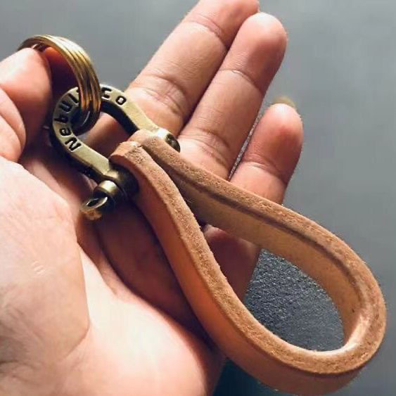 Breloc din piele de vacă confecționat manual, din piele de șea frumoasă