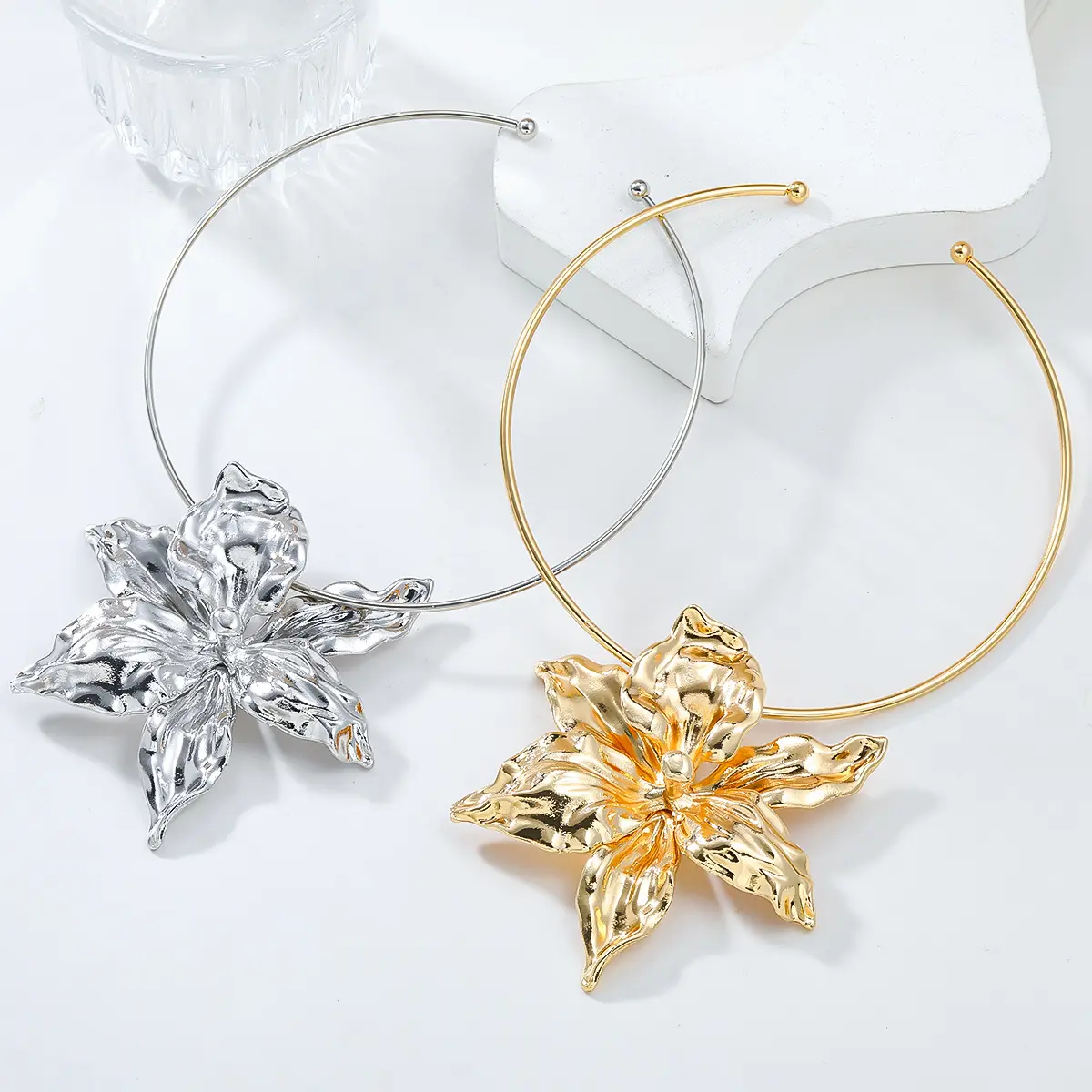Womens Alloy Floral Choker Necklace In European