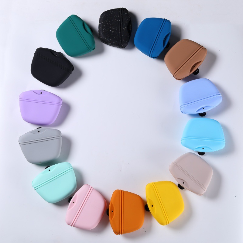 Silicone Dog Food Bag Portable Dog Training Treat Pouch For Pets Black