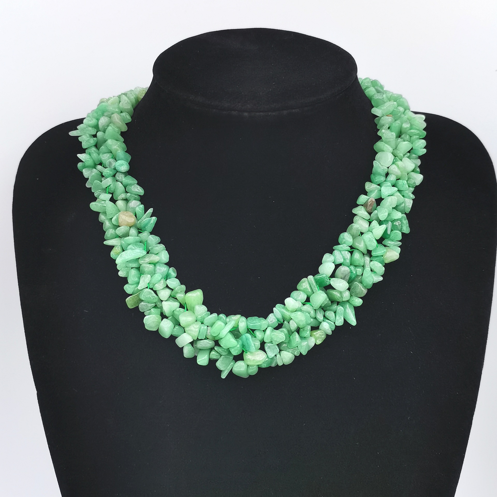 عقد بتصميم الحصى بأسلوب القصر الأوروبي والأمريكي الكلاسيكي