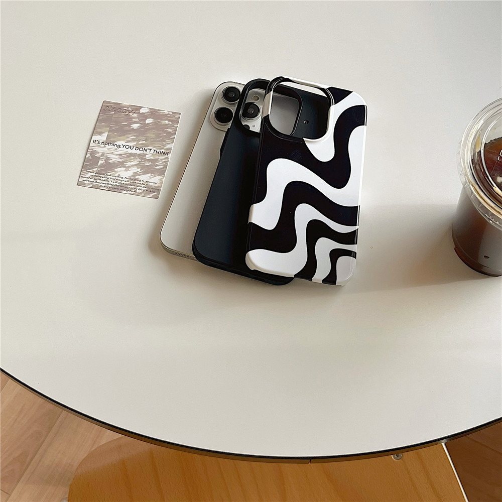 Ins Black And White Irregular Stripes Phone Case - Image 6