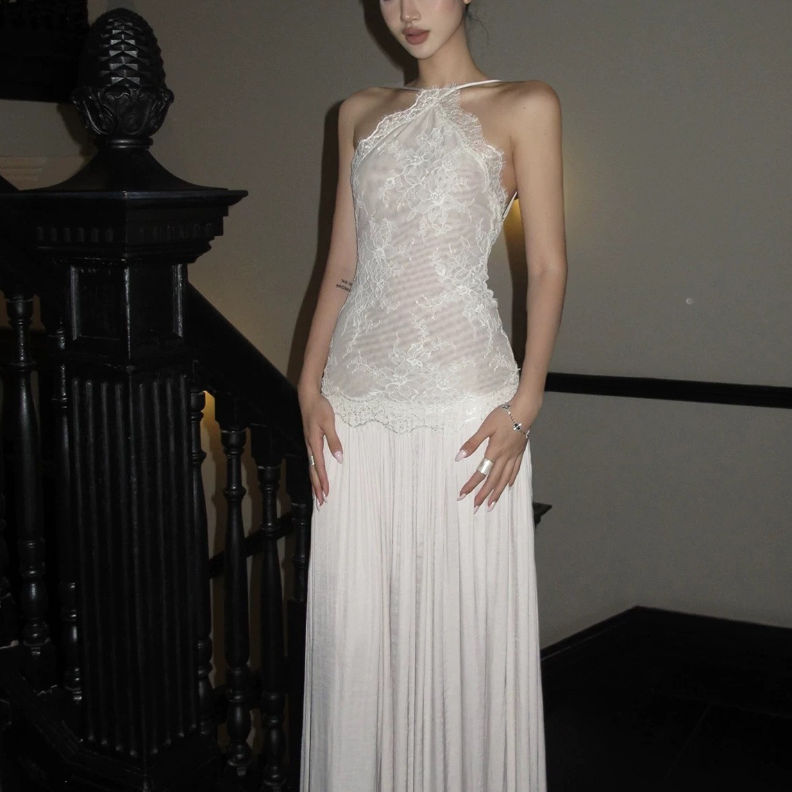 High-end Gown For Sophisticated Ladies Fitted Waistline