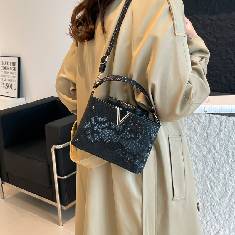 Stylish High-value Work Commute Crossbody Bag