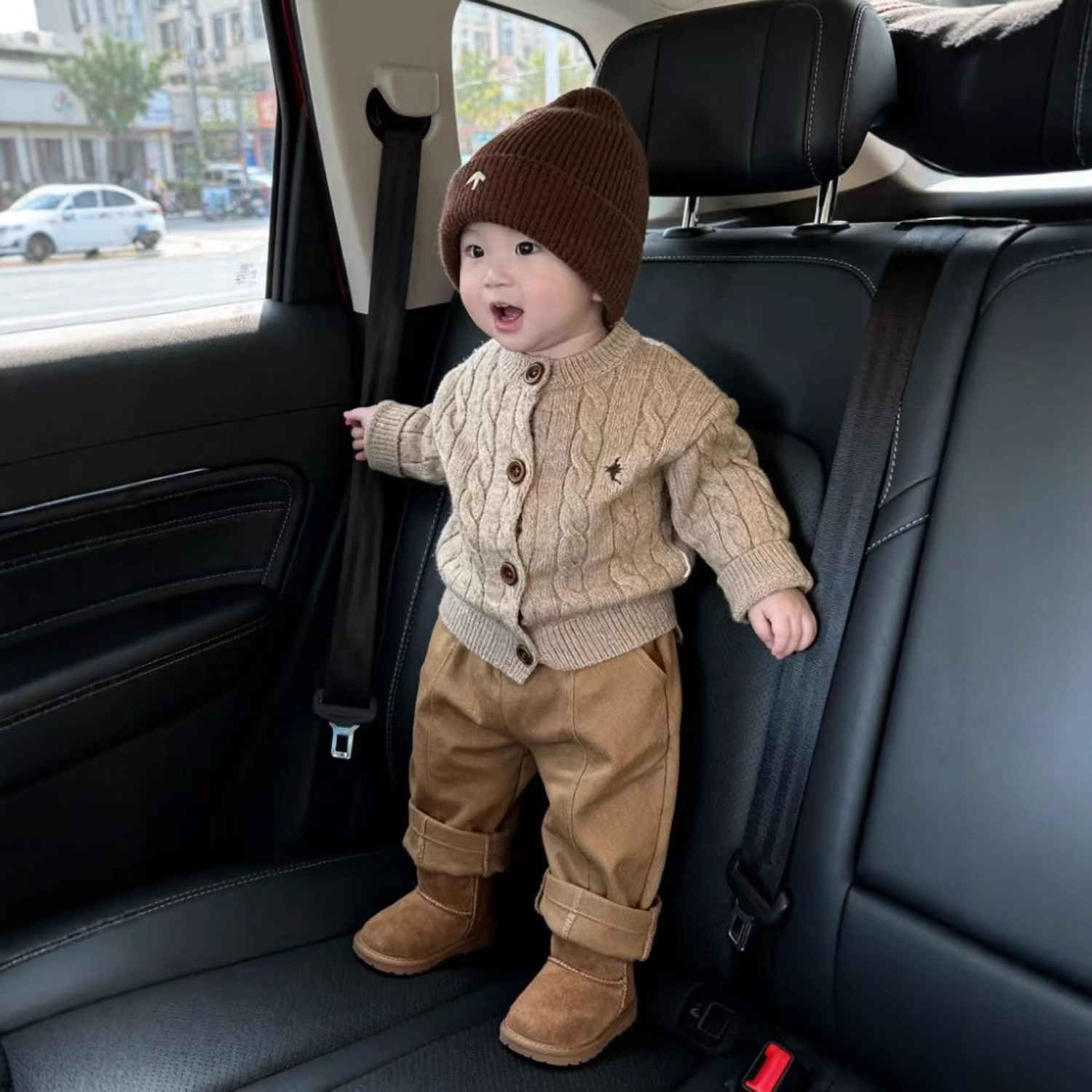 Korean-style Boys Autumnwinter Khaki Embroidered Cable-knit Thickened Sweater