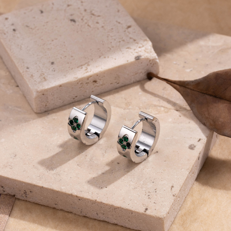 Titanium Steel Niche Retro Color Light Luxury Design Plum Blossom Zircon