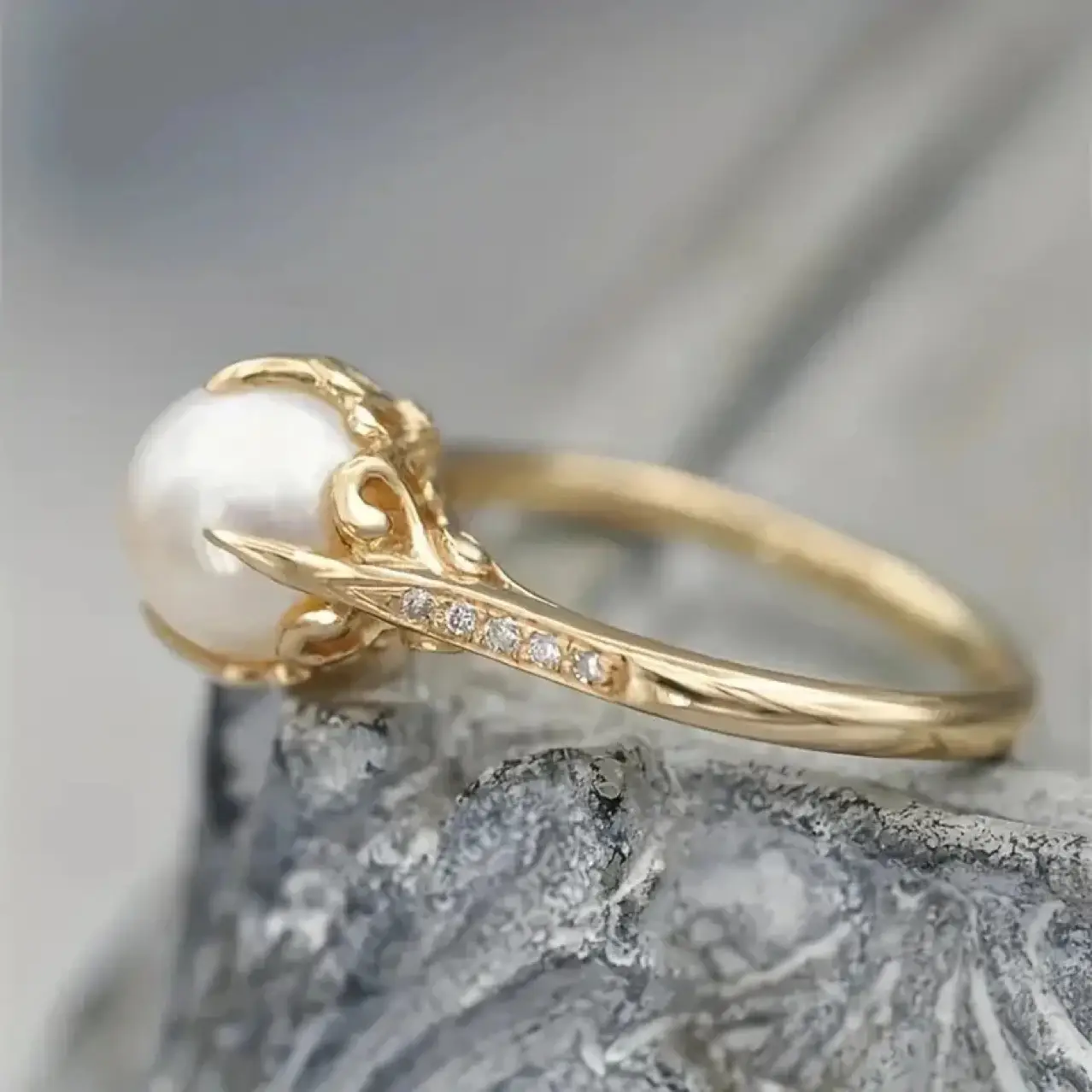 Retro Exquisite Gold-plated Ring Niche