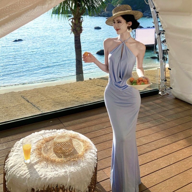 Elegant, Versatile Long Dress With A Cutout Halterneck Design