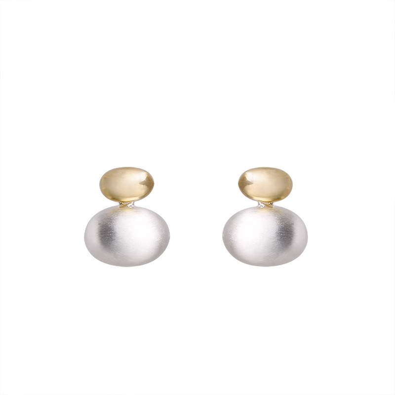 Light Luxury And Simplicity Pearl Stud Earrings