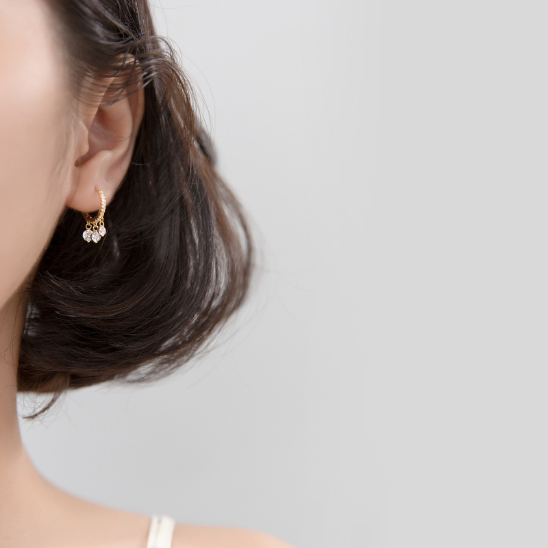 خاتم أذن قصير مرصع بالماس وفضة S925