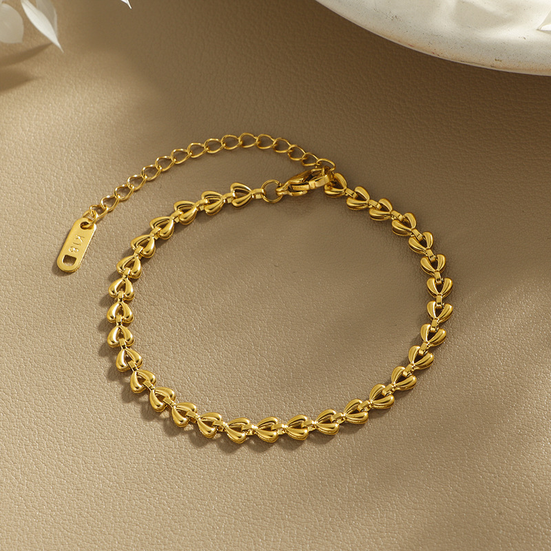 Fashion Hollowed-out Heart Bracelet Does Not Fade
