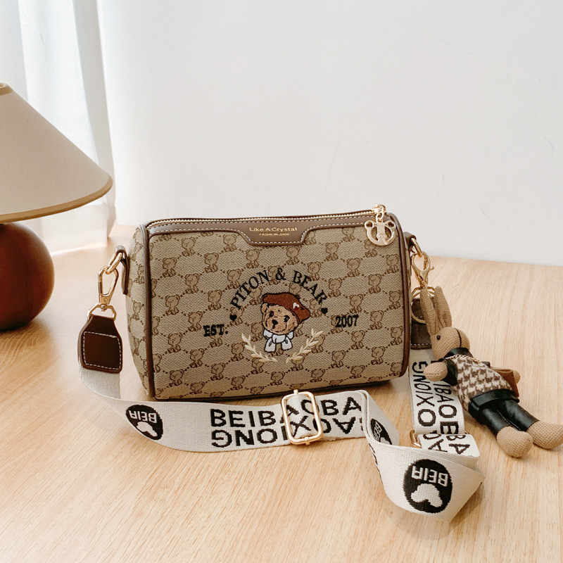 Urban Minimalist Stylish Casual And Commuter Womens Shouldercrossbody Bag A Retro Classic Pillow Bag