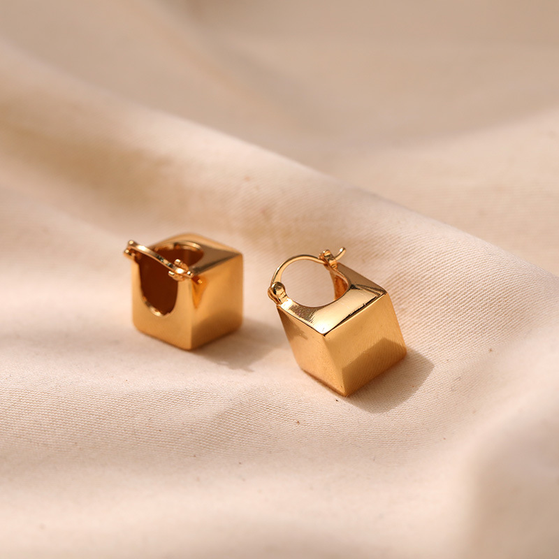 18K Real Gold Geometric Square Three-dimensional Slimming Ear Ring