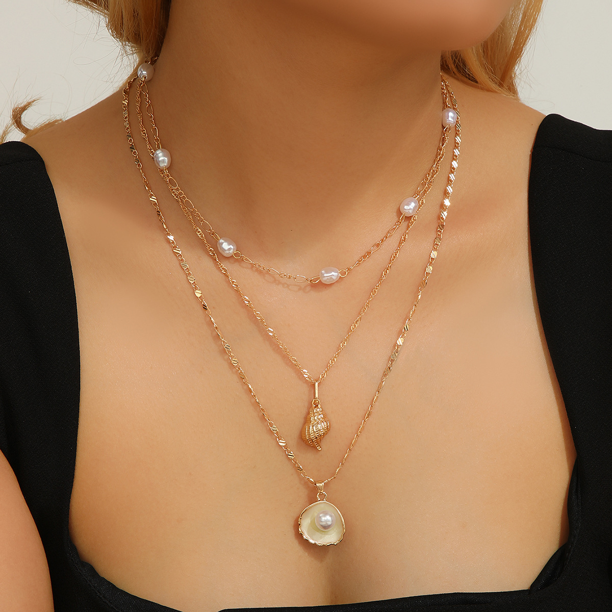 Minimalist Geometric Sweet-and-Cool Necklace With Pearls